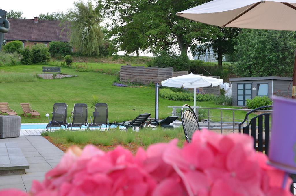 B&B Le Bouchat-Oreille Spontin Exteriör bild